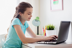 Owl Languages - The Online Language School - Child having an online video chat lesson